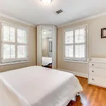 Chic Atlanta Retreat With Patio And Outdoor Dining!