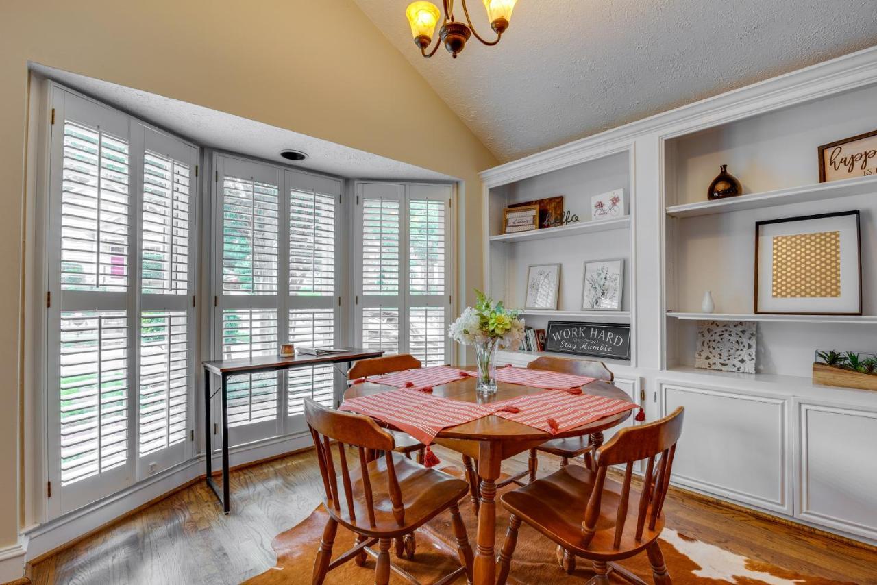 Vakantiehuis Chic Retreat With Patio And Outdoor Dining!