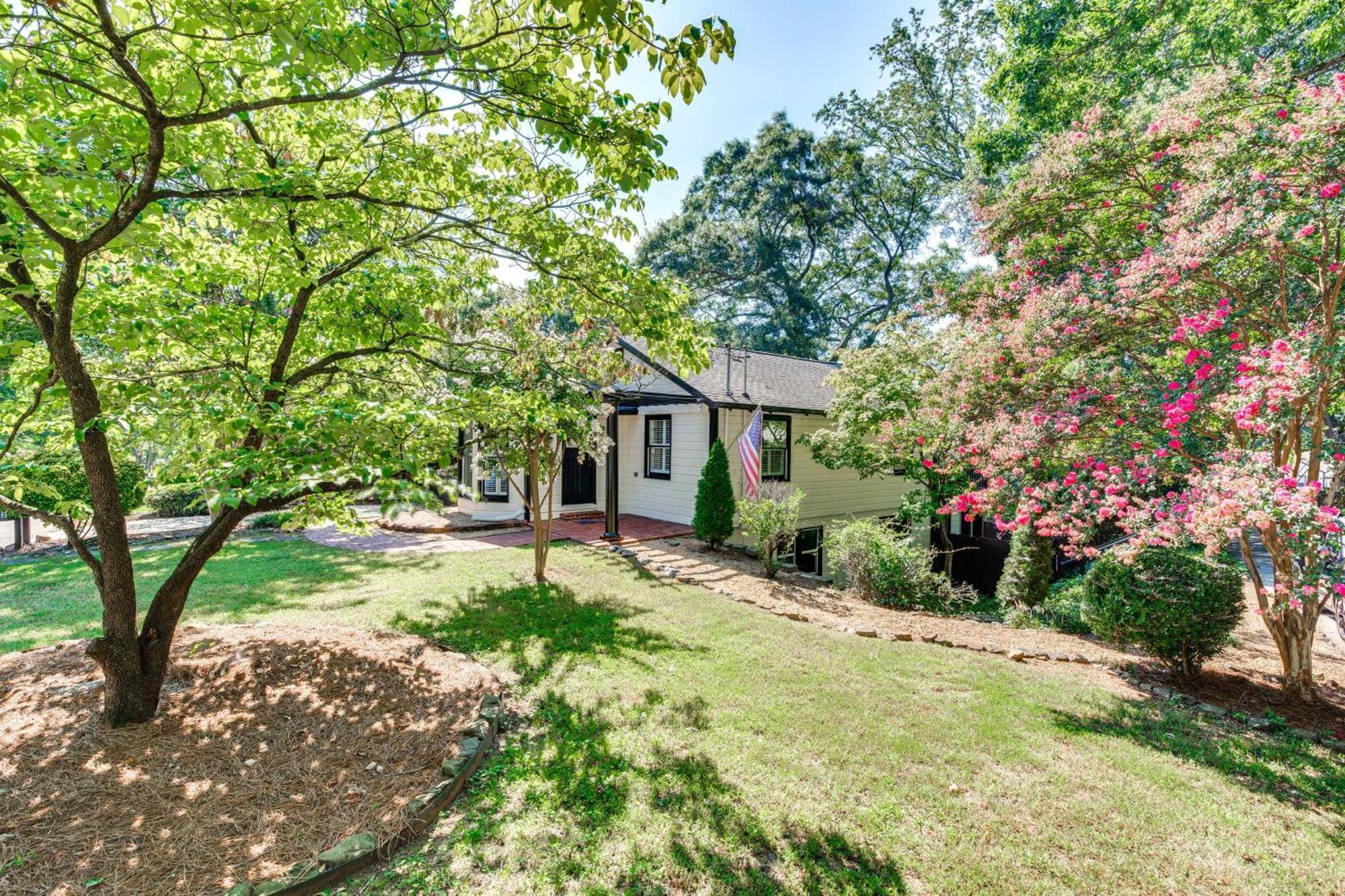Vakantiehuis Chic Retreat With Patio And Outdoor Dining!